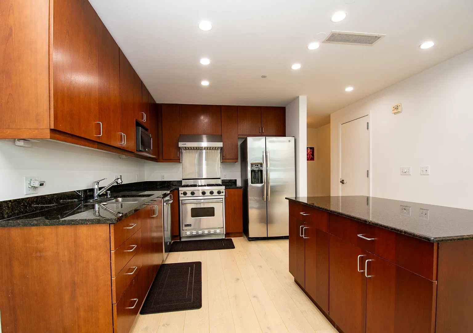 2 bed, 1.5 bath, 1236 sqft, $6,995 — Photo 1