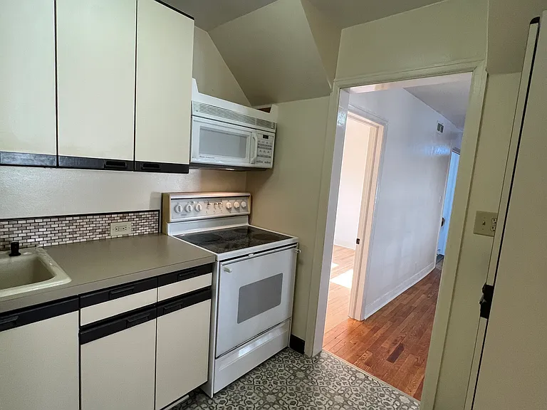 1325 Rogers St — Photo 11