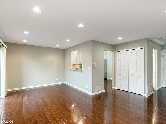 5th image of 1068 E Randville Dr