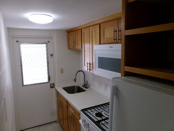 5th image of 830 Pumehana St APT 8