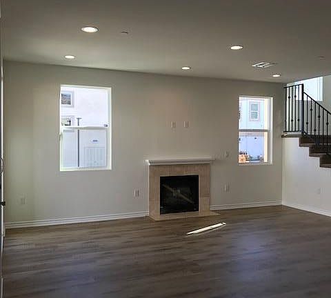 5th image of 325 Newbury Vista Ln #40