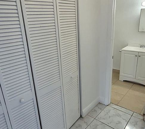 4th image of 611 NW 177th St #106