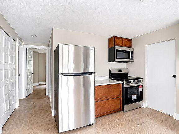 3rd image of 9442 Sunset Dr