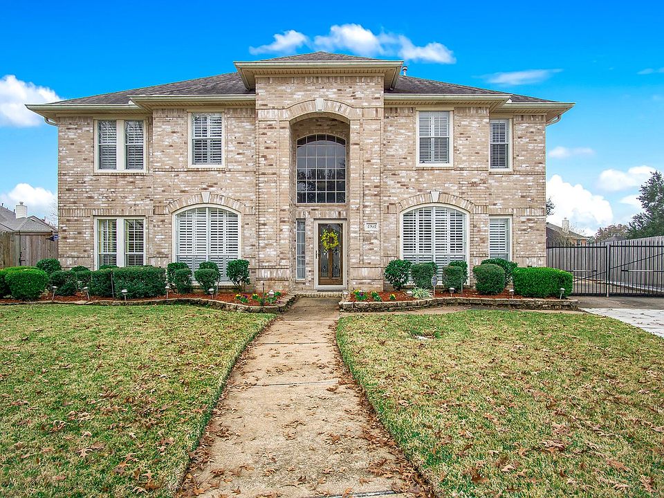 1st image of 4914 White Manor Dr