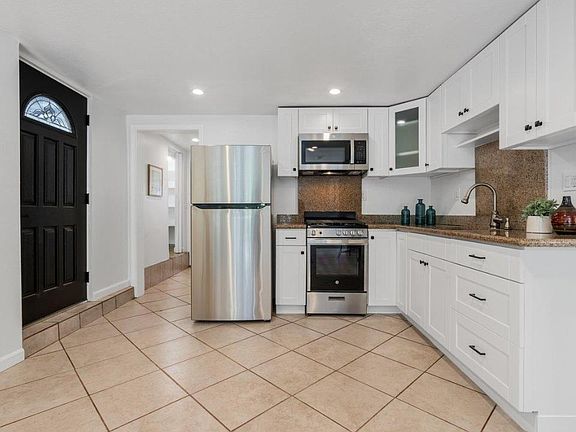 4th image of 217A Alta Loma Ave #A