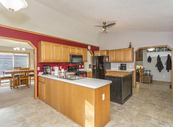 5th image of 1700 Oakcrest Ave