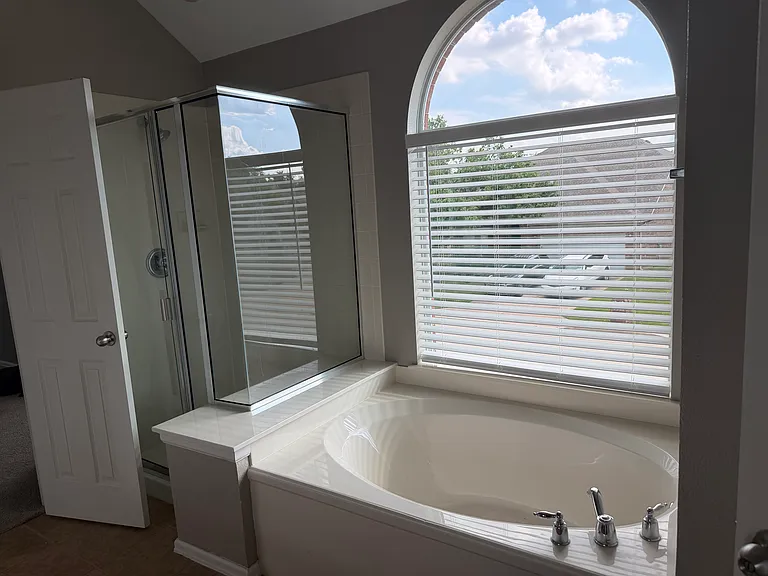 2700 Thorncreek Ln — Photo 39