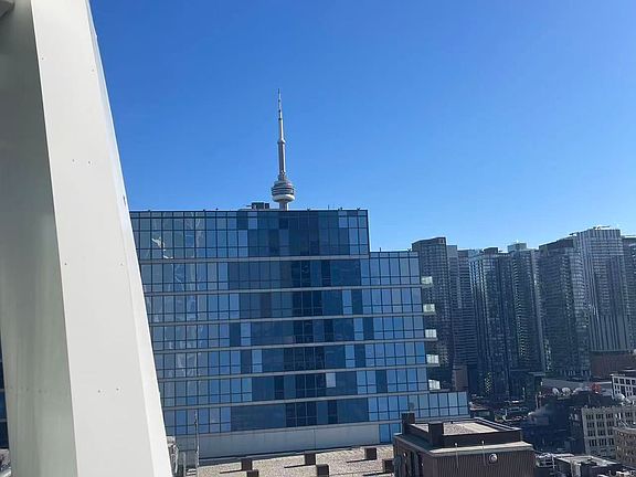 3rd image of 230 Simcoe St #2018