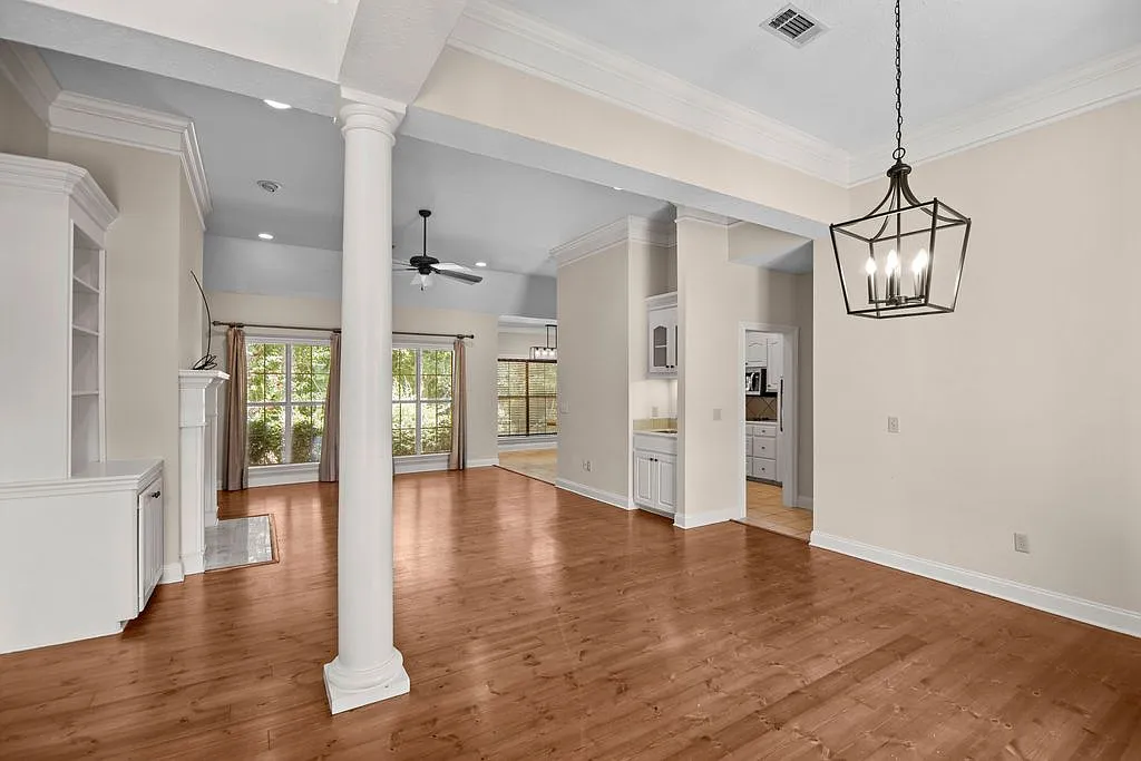 3 bed, 2.0 bath, 2030 sqft, $2,800 — Photo 2