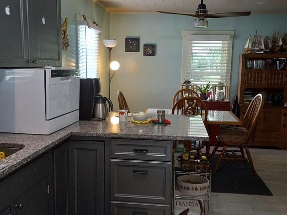 4th image of 1823 Sweeley Ave
