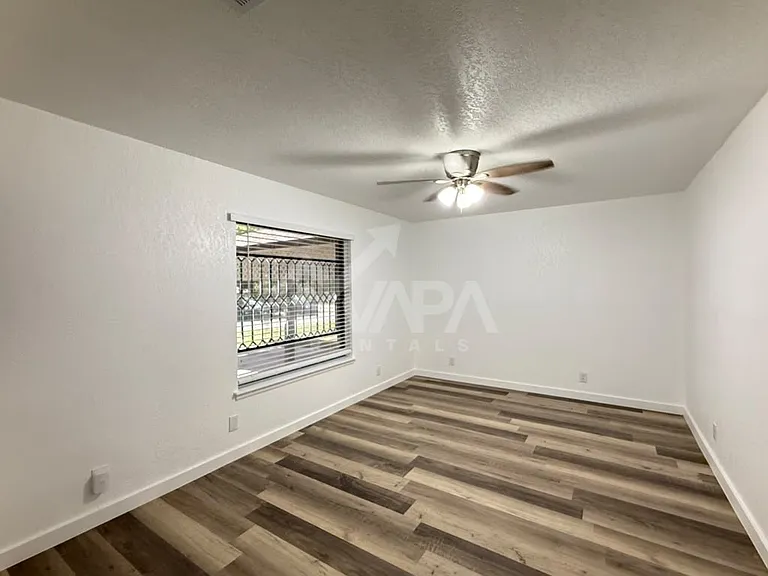 217 Avenue E St — Photo 12