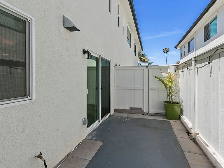 1063 Dover Dr — Photo 10