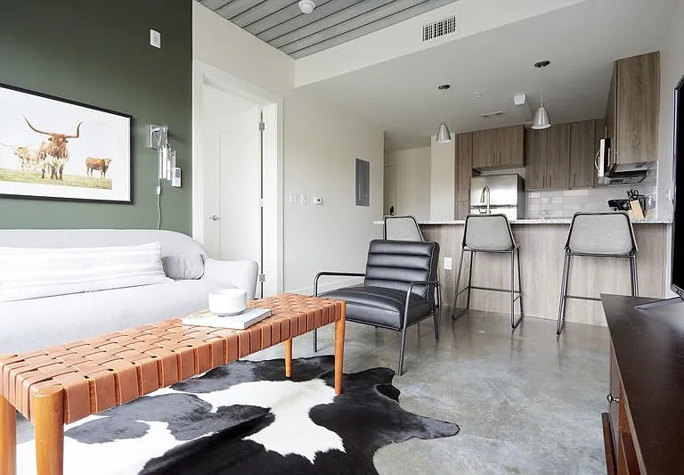 Mid Main — Photo 15