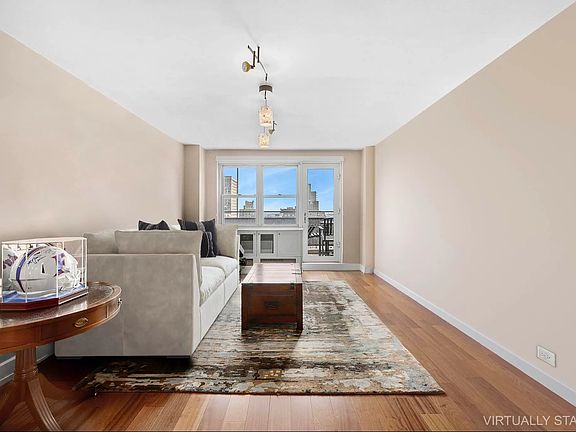 2nd image of 340 E 80th St Penthouse H