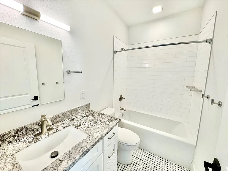 2102 Mechanic St #104 — Photo 14