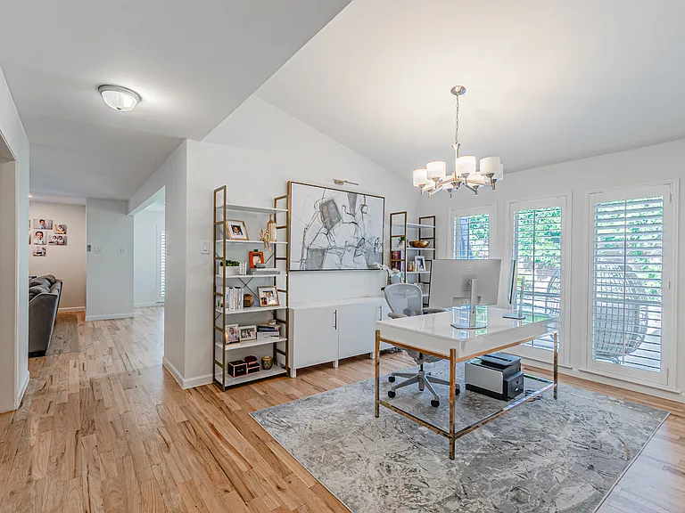 6935 Kingshollow Dr — Photo 11
