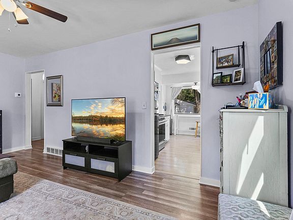 4th image of 4401 5th St NE