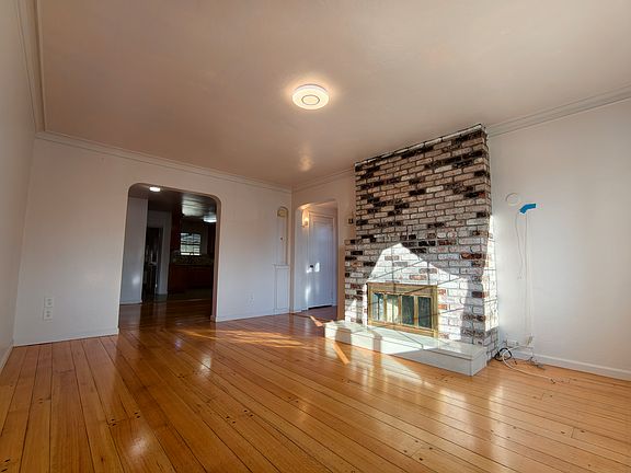 4th image of 2056 Bancroft Ave