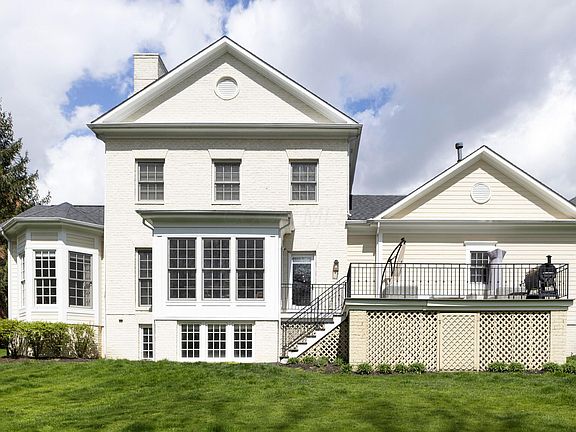 4th image of 27 Pickett Pl