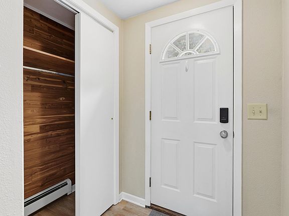 3rd image of 109 Kneale Ave S
