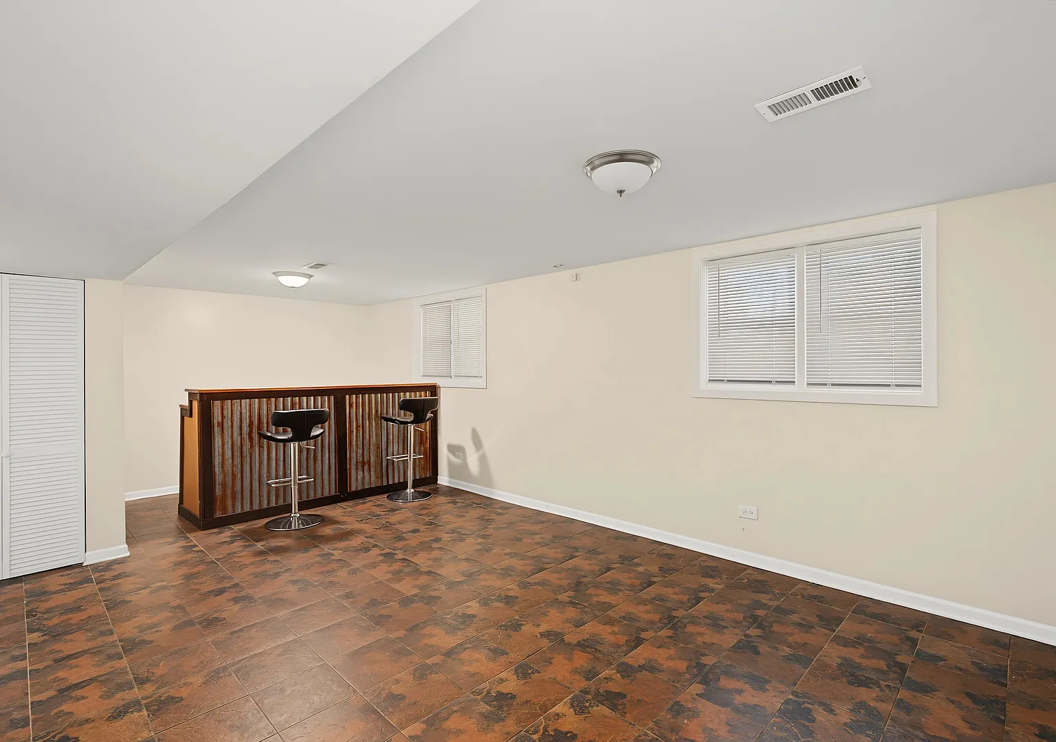 3 bed, 1800 sqft, $2,700 — Photo 3