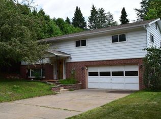 1120 Woodland Dr, Rhinelander, WI 54501