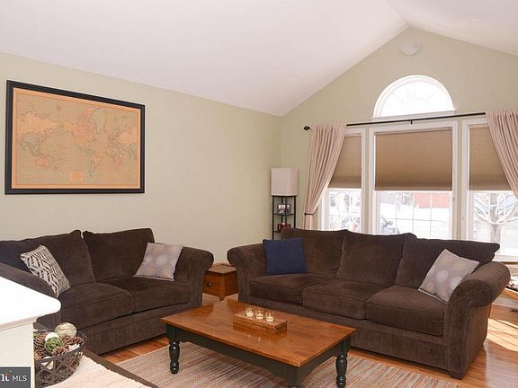 4th image of 13021 Primrose Ln