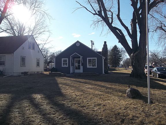 3rd image of 1517 College St