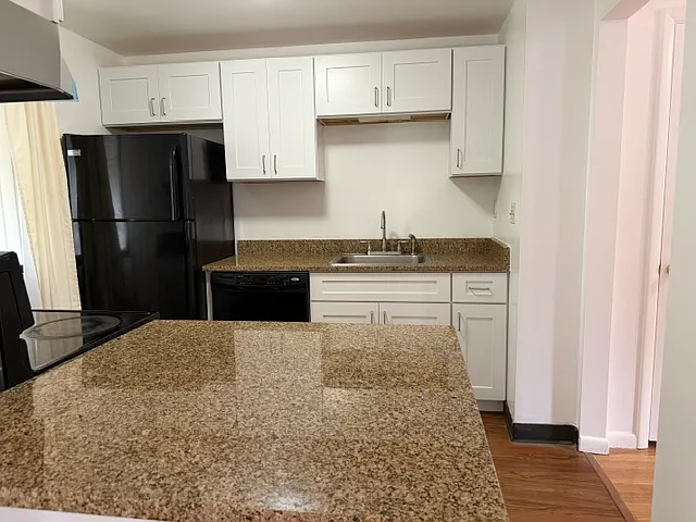142 Bellwood Ct — Photo 5