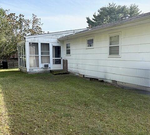 4th image of 937 Edgebrook Drive N