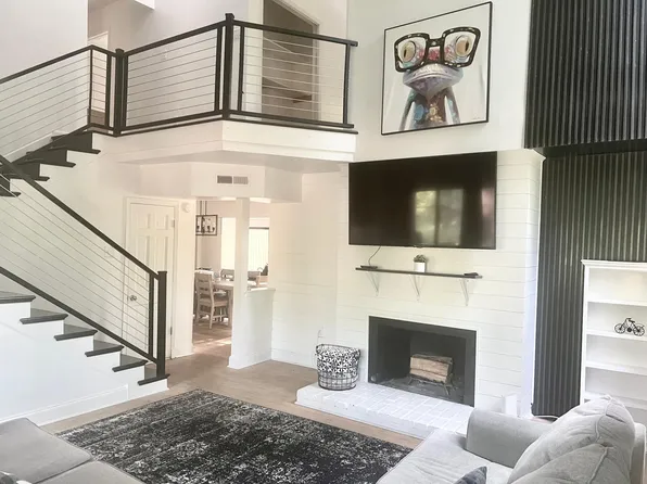 5700 Hilltop Rd, Memphis, TN 38135