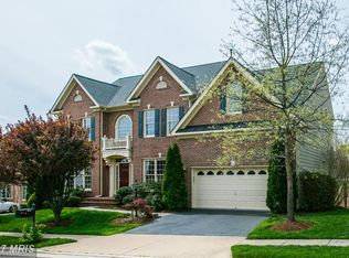 4769 Charter Ct, Woodbridge, VA 22192