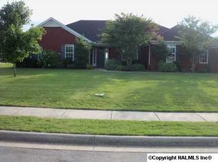 82 Manor House Dr, Huntsville, AL 35811