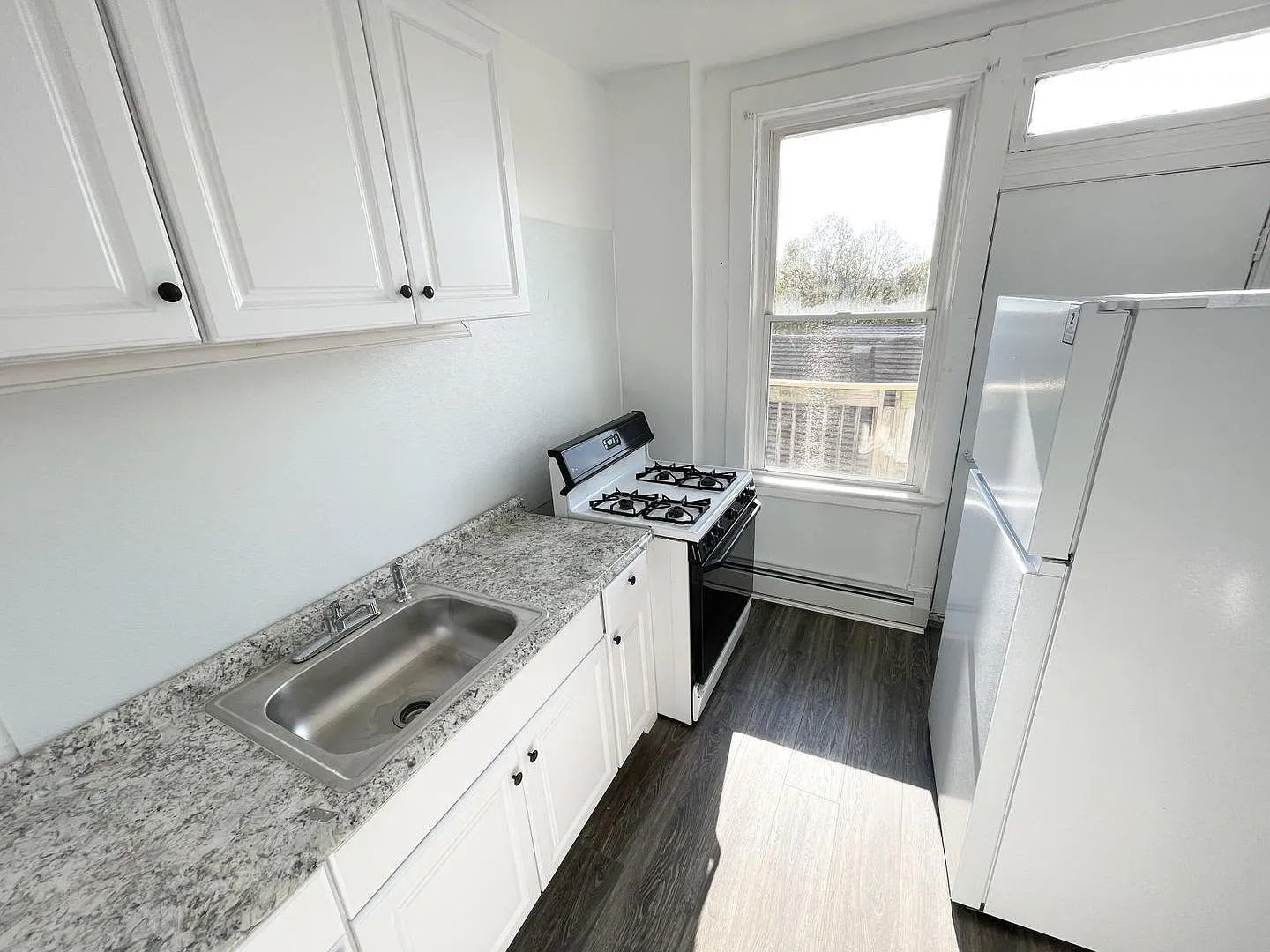 1 bed, 1.0 bath, $955 — Photo 3
