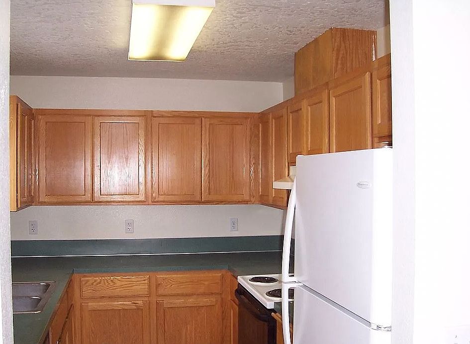2nd image of 1423 E Dakota Ave