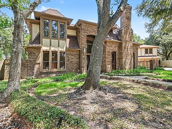 3rd image of 315 Oakview Cir