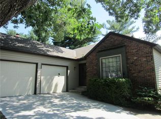 2 Stratford Pl, Saint Joseph, MO 64506