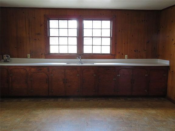 4th image of 1516 Claire Ave