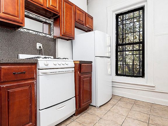 3rd image of 1359 Hancock St APT 2L