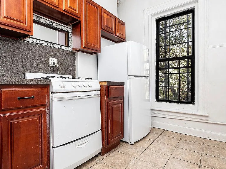 1359 Hancock St #1R — Photo 7