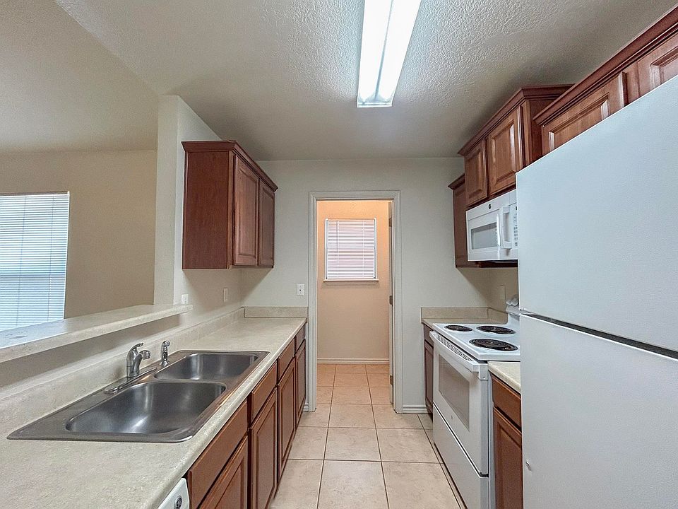 1st image of 2520 Saulsbury Dr