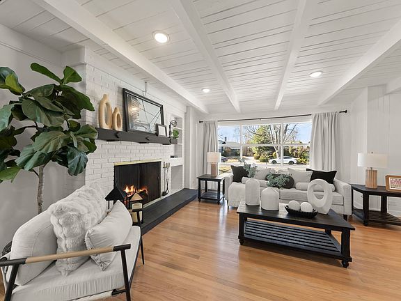 4th image of 9525 Parkside Ave