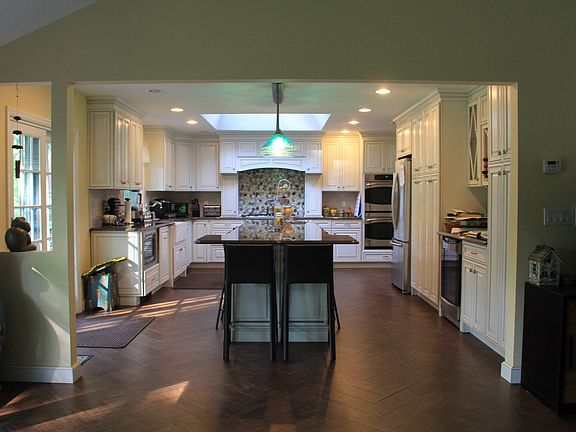 2nd image of 47 Old Hills Ln
