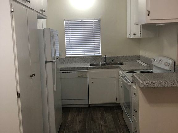 5th image of 390 S Mollison Ave #21