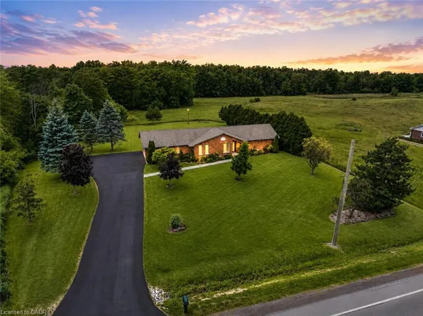 398 Mountain Rd, Grimsby, ON L3M 4E7