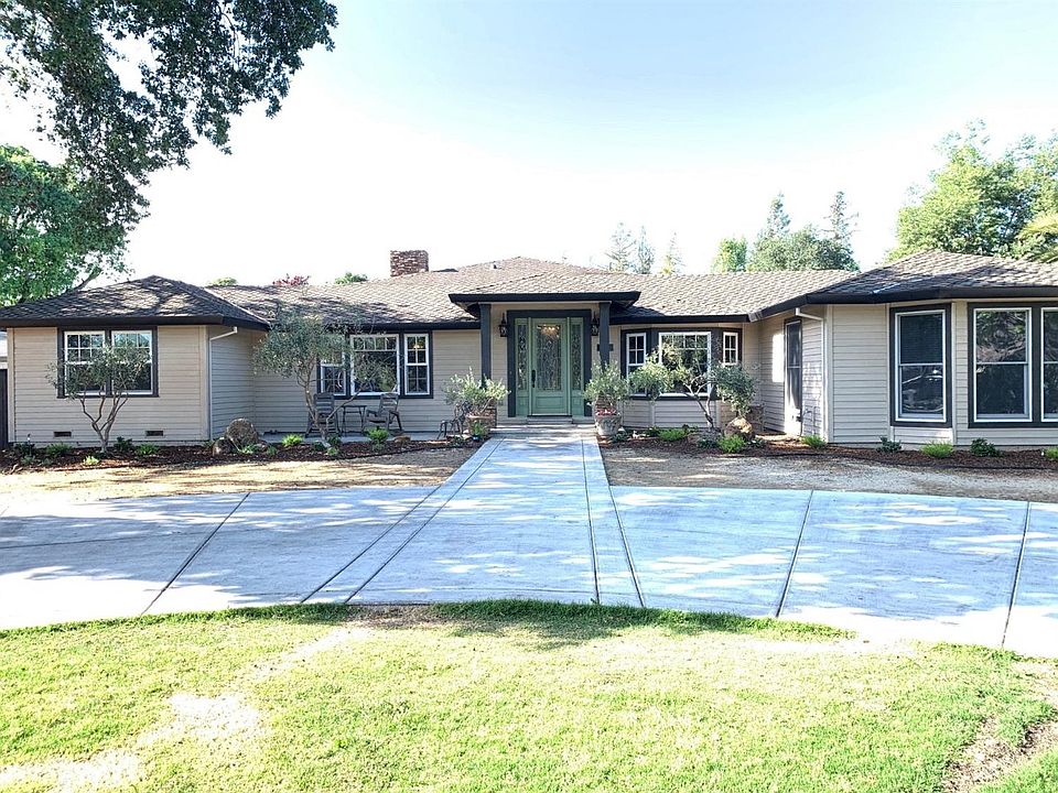 2nd image of 979 W El Camino Ave