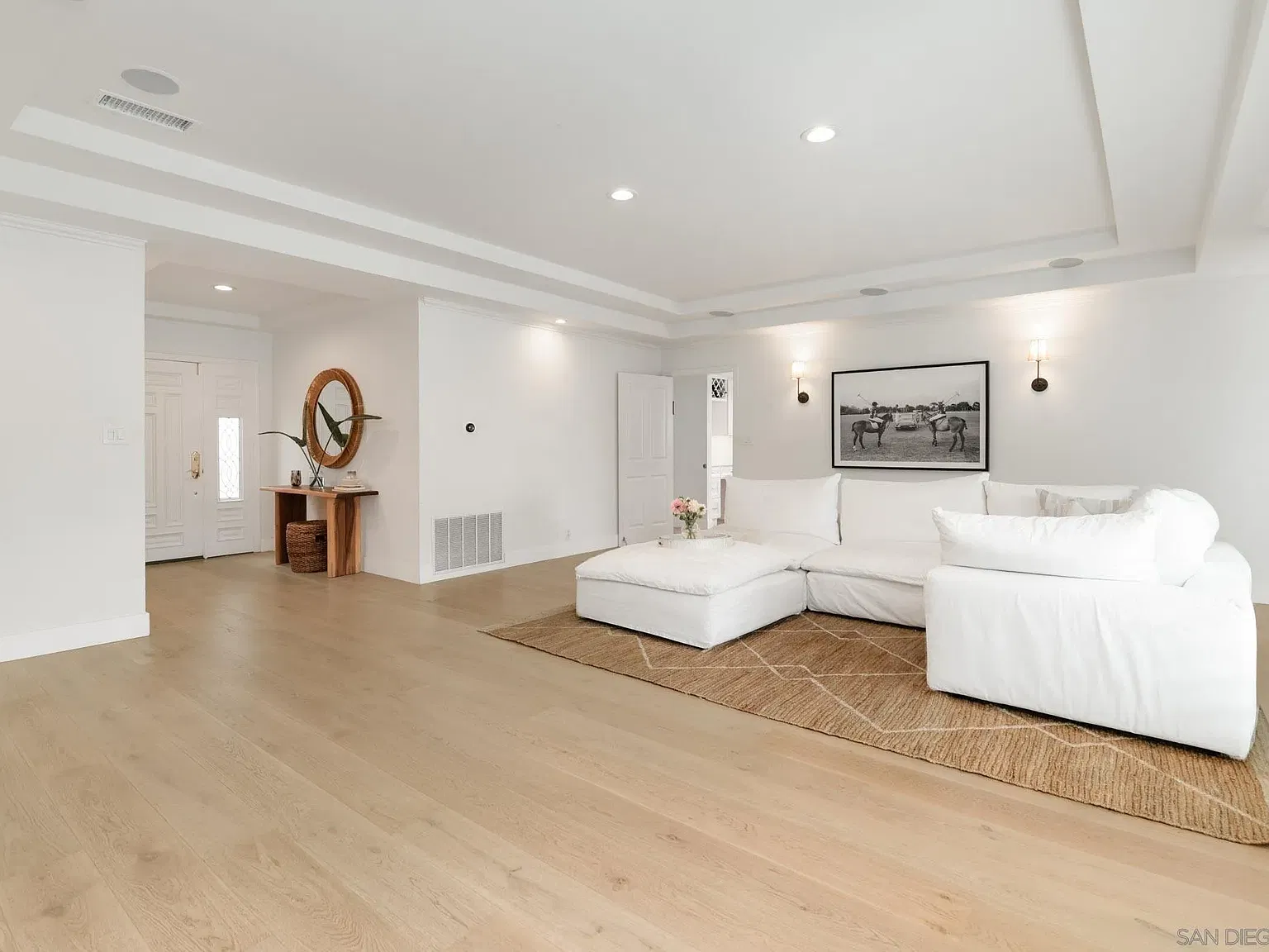 2 bed, 2.0 bath, 1659 sqft, $9,495 — Photo 3