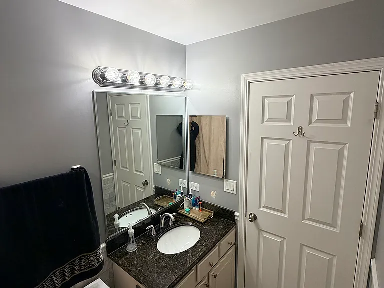 172 N East River Rd — Photo 42