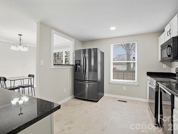 4th image of 6621 Piney Path Rd