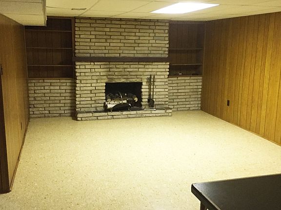 3rd image of 6292 Peach Dr